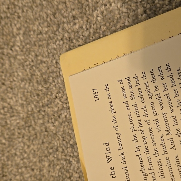 Gone With the Wind Hardcover Book - Picture 8 of 9